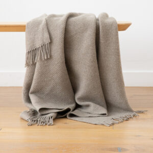 NA ZALOGI Volnena deka 120x180 P LATTE