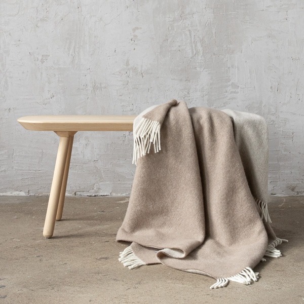 NA ZALOGI Volnena odeja 130x200 R. BEIGE NA ZALOGI Volnena odeja 130x200 R. BEIGE