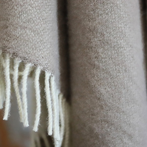 NA ZALOGI Volnena odeja 130x200 R. BEIGE NA ZALOGI Volnena odeja 130x200 R. BEIGE