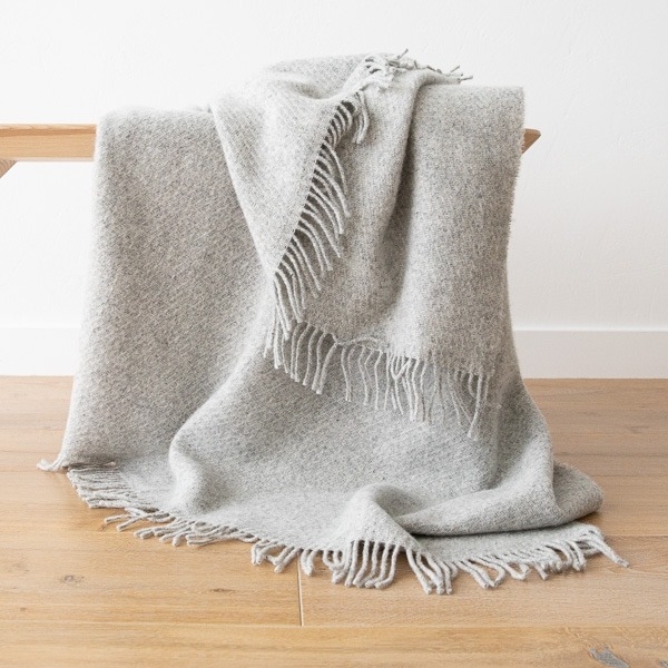 NA ZALOGI Volnena deka 130x200 P.SILVER