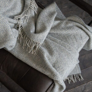 NA ZALOGI Volnena deka WoolMe 130x180 B.MODRA