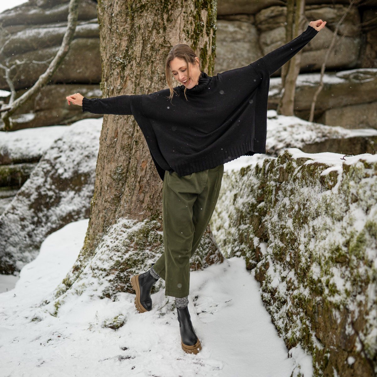 Ženski pončo Paisley 85% eko bombaž, 15% volna ČRN