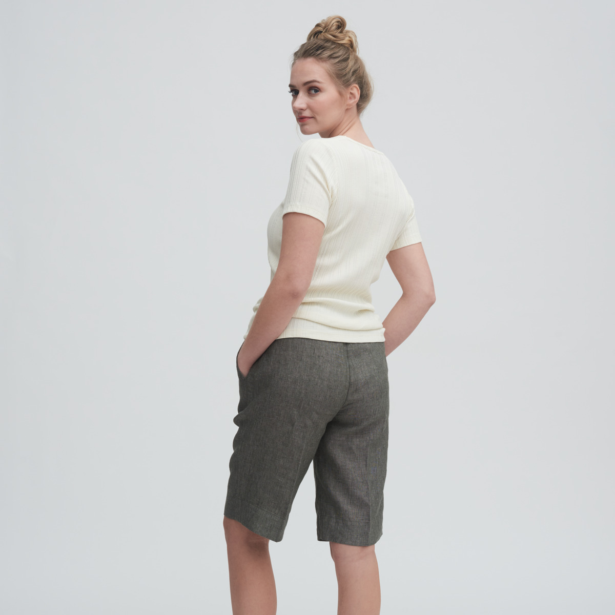 Ženske bermuda hlače iz 100% lan 38 Ženske bermuda hlače iz 100% lan 38