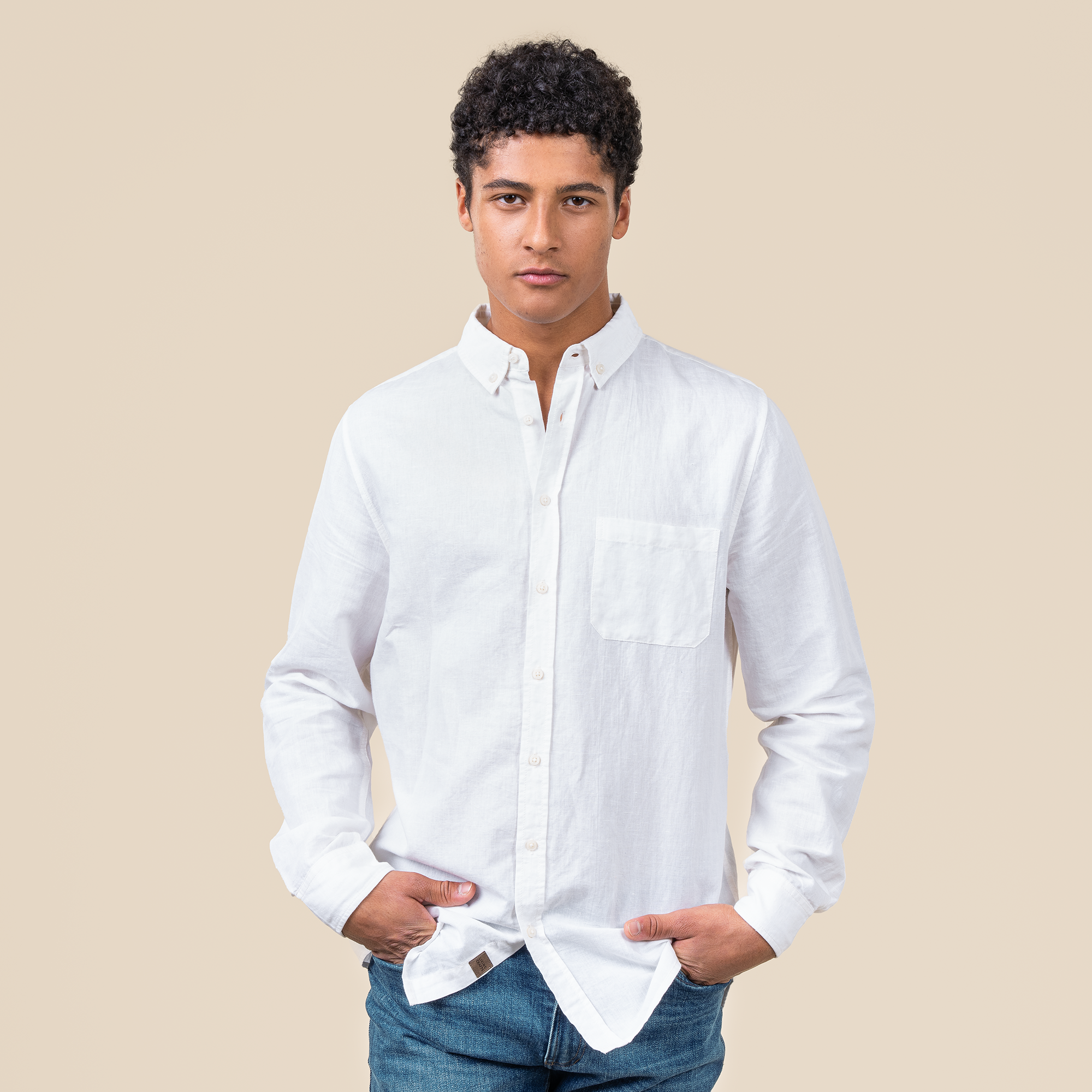 Moška srajca DR iz 55% lana in 45% eko bombaža bela 48,50,52 Moška srajca DR iz 55% lana in 45% eko bombaža bela 48,50,52