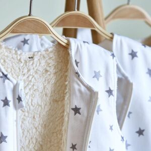 Spalna vreča zvezde kosmaten eko bom z snemljivimi rokavi