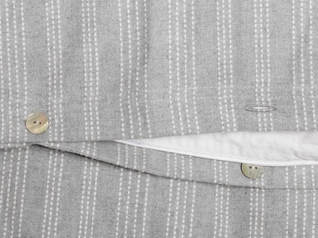 Posteljnina flanela siva črtasta, razl.dim.