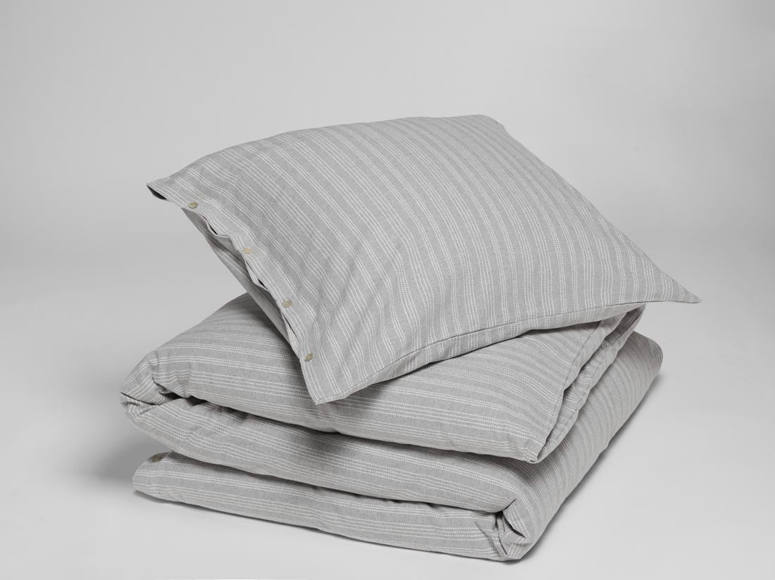 Posteljnina flanela siva črtasta, razl.dim.
