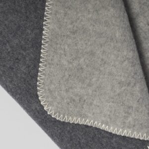 Mehka deka iz 100% merino volne white/charc 150x220