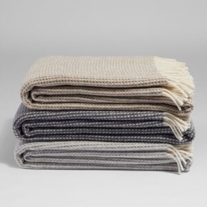 Mehka pletena deka iz 100% merino volne charc 150x210