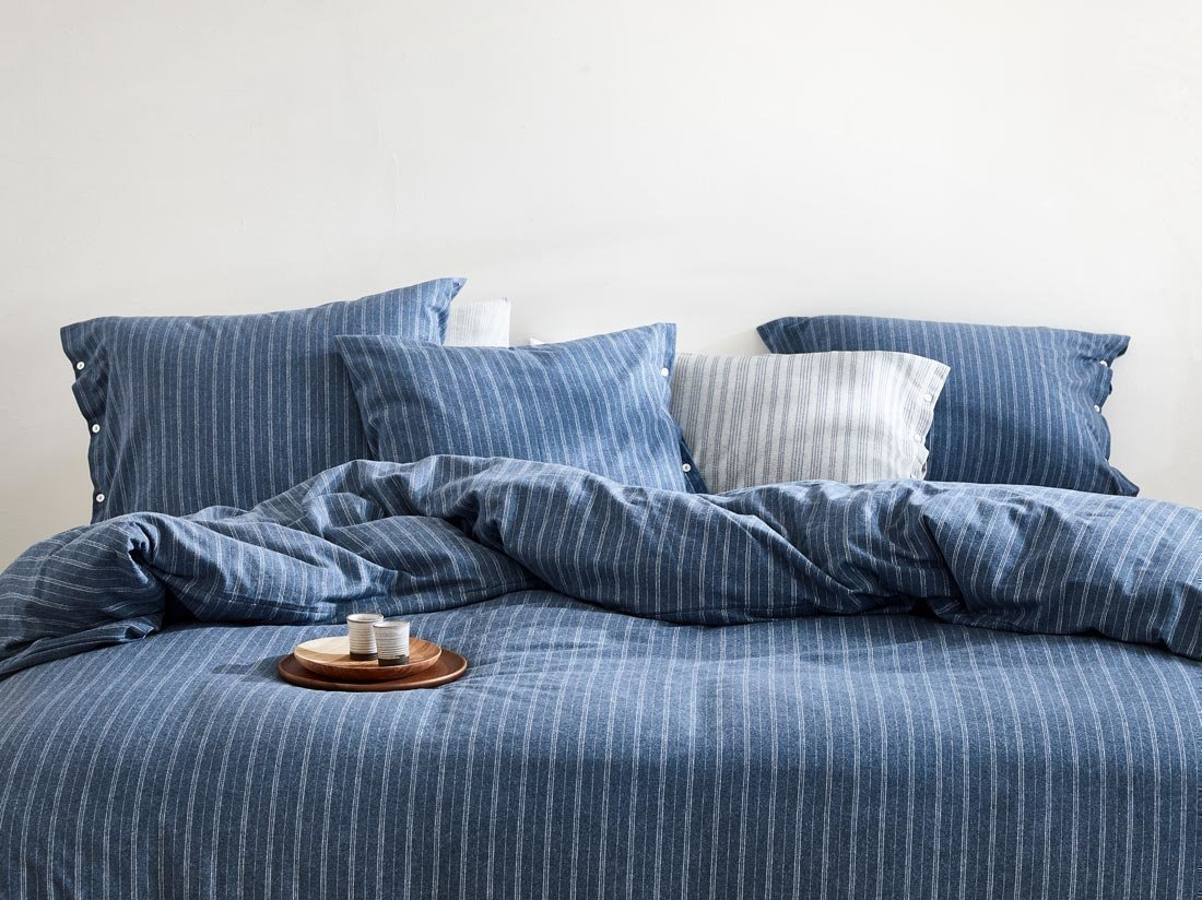 Posteljnina flanela modra črtasta, razl.dim.