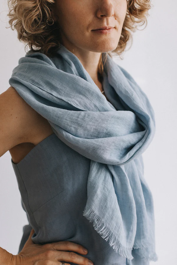 Šal iz 100% lana svetlo modra