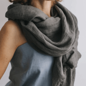 Šal iz 100% lana temno siv
