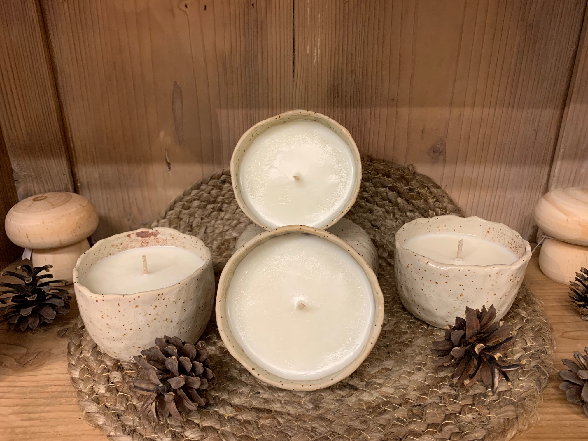 Sveča v keramični posodi "Sadje in cimet" 200g.