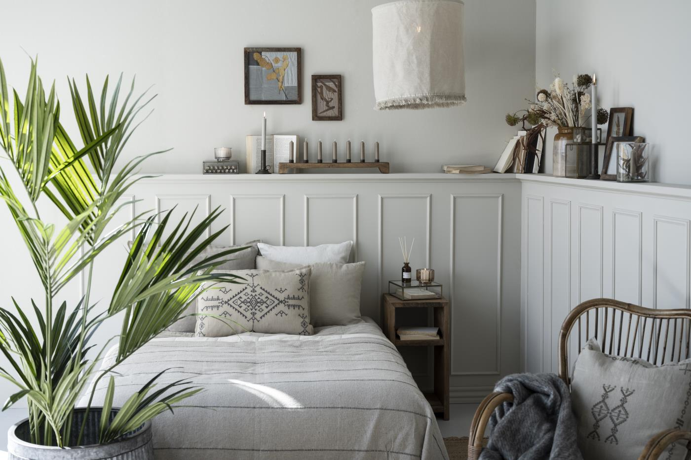 Prevleka iz 100% lanu 40x60 vezenje w/dark grey Prevleka iz 100% lanu 40x60 vezenje w/dark grey