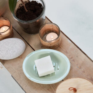 Svečnik steklo ratan Svečnik steklo ratan