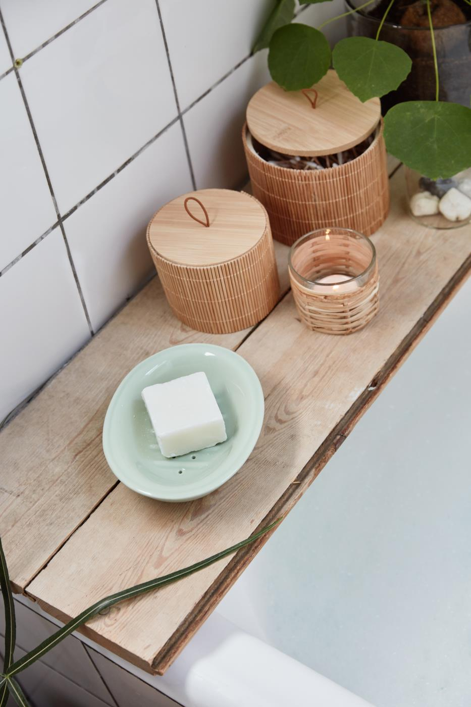 Svečnik steklo ratan Svečnik steklo ratan