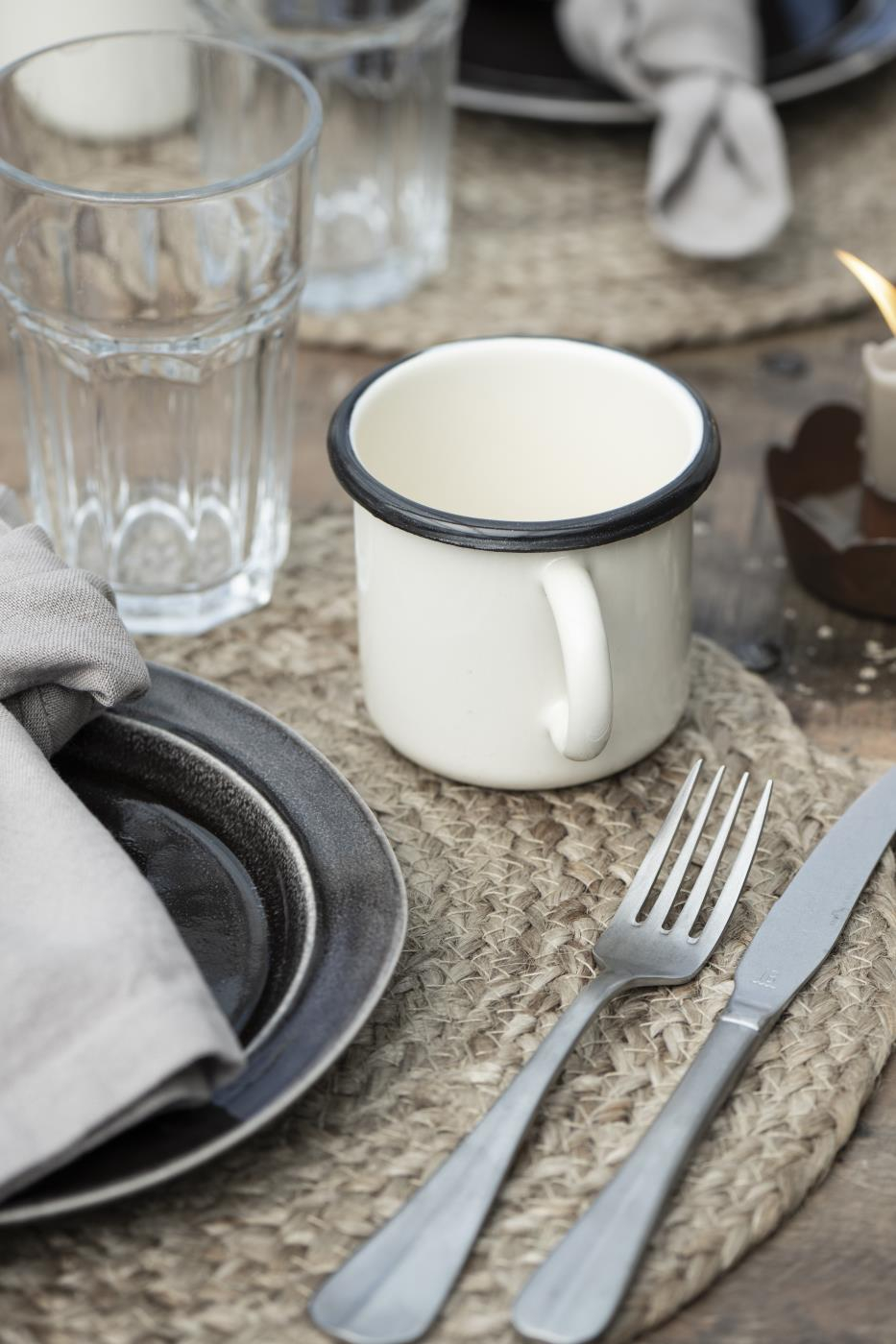 Emajlirana skodelica butter cream