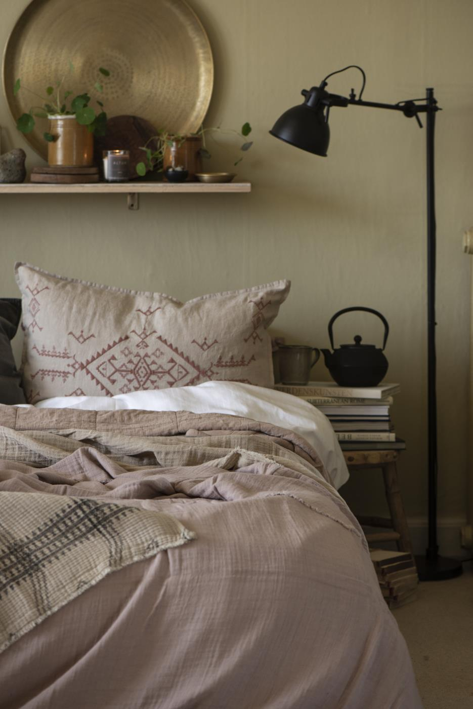 Prevleka 100% lan 50x70 vezenje w/faded rose Prevleka 100% lan 50x70 vezenje w/faded rose