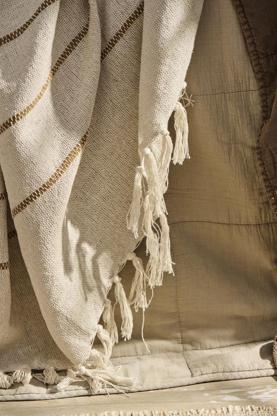 Deka 100% bombaž w/brown stripes