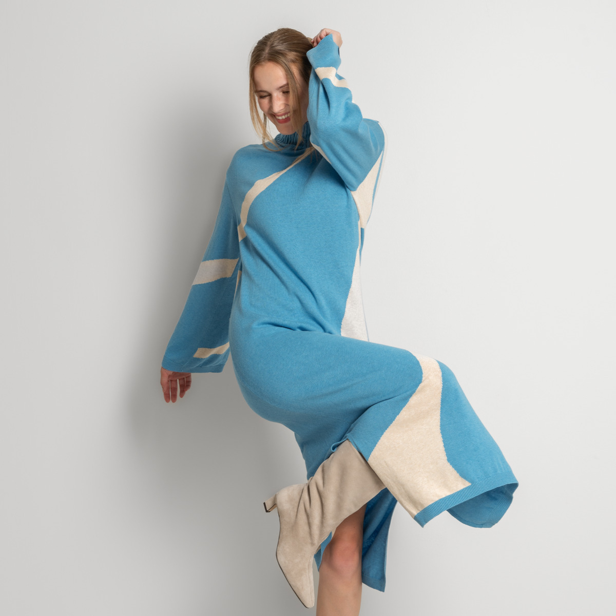 Ženska obleka Eela 80% ekološki bombaž, 20% volna MODRA/NATUR